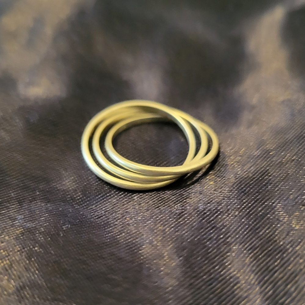 Sterling silver infinity ring. - Picture 3 of 3